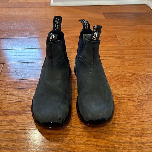 Blundstone Women’s Active Chelsea Boot- Size 6 (US) size 3 (AU). Rustic black - Picture 3 of 6